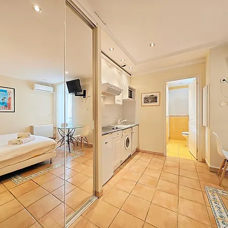 Viva Riviera Commandant Andre