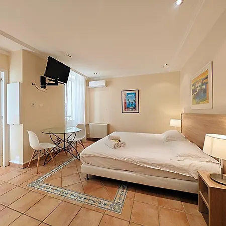 Viva Riviera Commandant Andre *